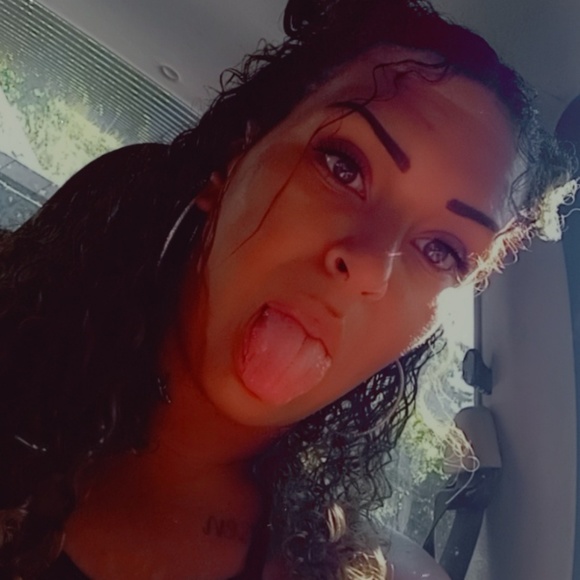 Meet your Posher, Alexis - Picture 1 of 1